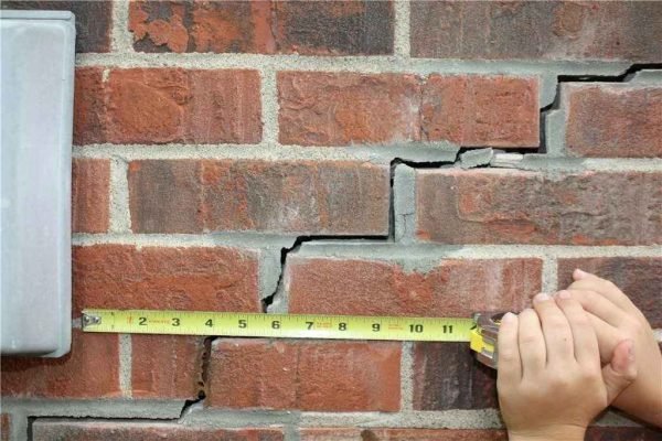 Exterior-brick-wall-crack_31_11zon_31_11zon.jpeg